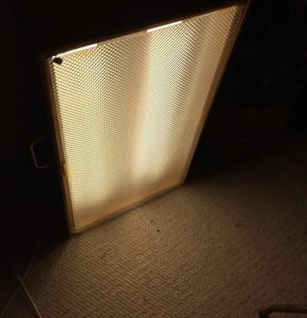 Photo of free S.A.D box. Older but still working fine. (Newhaven EH6) #1