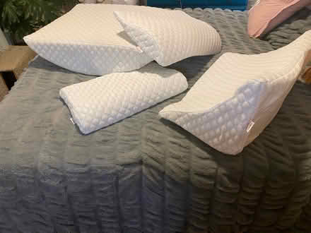 Photo of free Bed wedge pillow (75080) #3