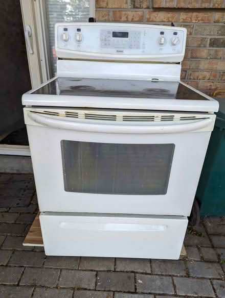 Photo of free Kenmore Electric Convection Range (Nepean, Tanglewood) #2