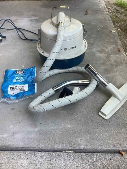 Photo of free Vintage swivel-top vacuum cleaner (Willow Glen) #1