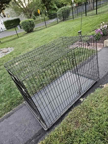 Photo of free Large dog crate (Fairfax city) #2