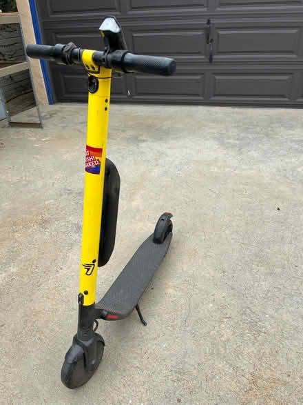 Photo of free Curb Alert: Electric Scooter (Wilshire and La Cienega) #2