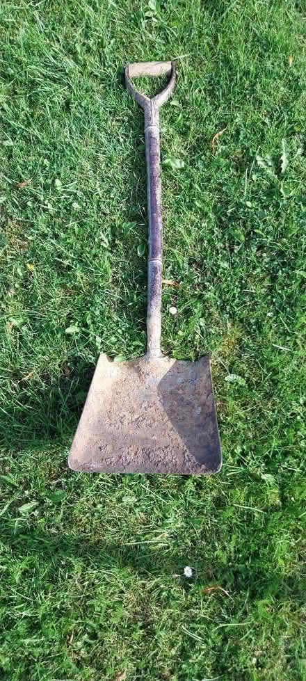 Photo of free Old shovel (Hemel Hempstead HP2) #1