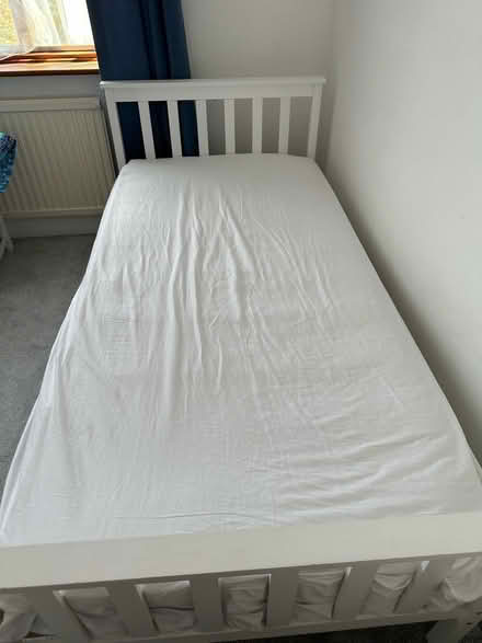 Photo of free Single bed with mattress (New malden) #1
