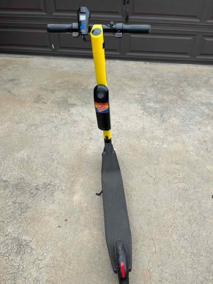 Photo of free Curb Alert: Electric Scooter (Wilshire and La Cienega) #1