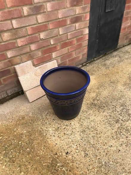 Photo of free Garden pot (Purbrook PO7) #1
