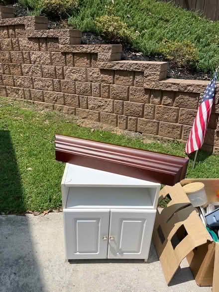 Photo of free Leftover from yard sale (96 Oak Glen Dr Dallas GA) #2