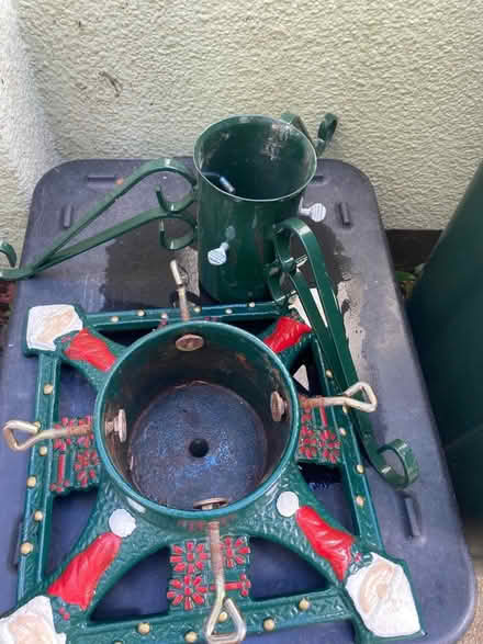 Photo of free Xmas Tree Stands (DA9) #1