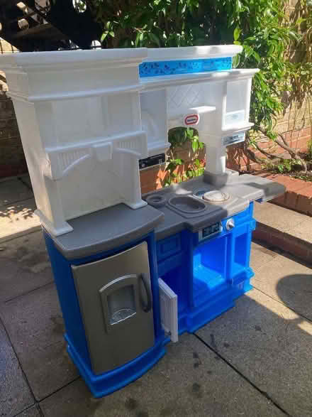 Photo of free Kids play kitchen (Shepherds Bush W14) #1