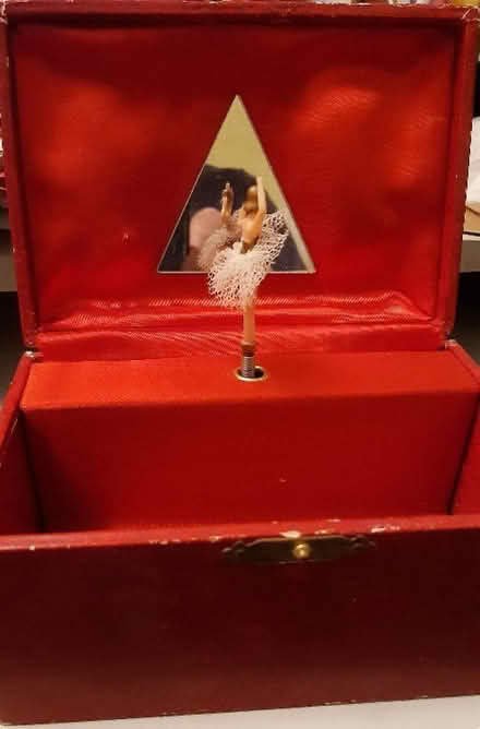 Photo of free musical jewellery box (Leigh-on-Sea SS9) #1