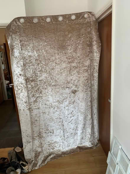 Photo of free Single curtain (NG10) #1