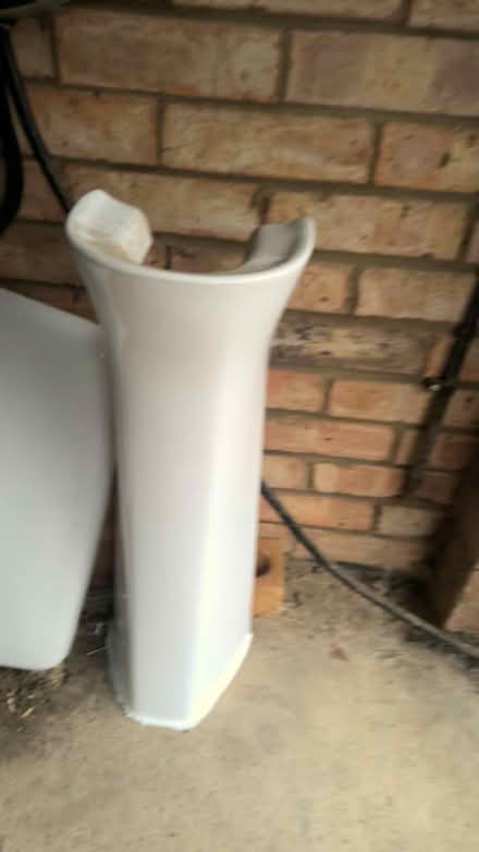 Photo of free Bathroom sink with stand (Heelands MK13) #2