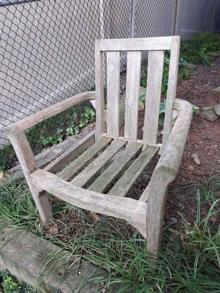 Photo of free Wood garden chair (Glen Erin/Burnhamthorpe.) #1