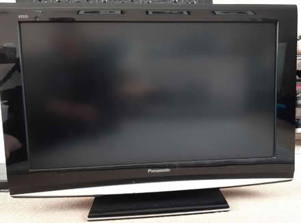 Photo of free 32" tv (Roffey) #1
