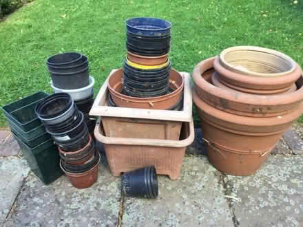 Photo of free Flower pots - plastic (Five Oak Green TN12) #1