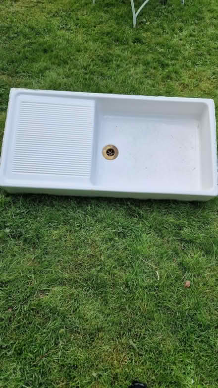 Photo of free Large, shallow porcelain sink. (Saint Ninians FK7) #2