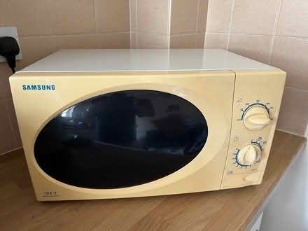 Photo of free Samsung Microwave (Cheltenham GL52) #2