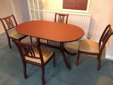 Photo of free Extending dining table and four chairs (Cockfosters EN4) #1