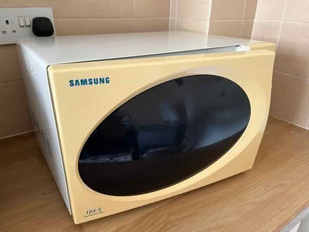 Photo of free Samsung Microwave (Cheltenham GL52) #1