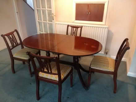 Photo of free Extending dining table and four chairs (Cockfosters EN4) #2