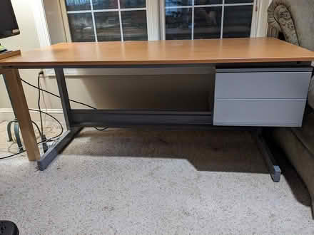 Photo of free Writing Desk with 2 drawers (Fairfax (22032)) #2