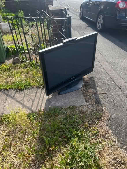 Photo of free 42 inch plasma tv (LE3 Braunstone close) #1