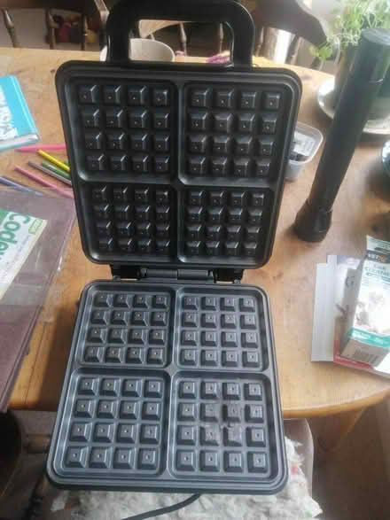 Photo of free VON Shef waffle maker (Monimail KY15) #1