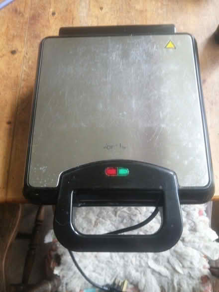 Photo of free VON Shef waffle maker (Monimail KY15) #3