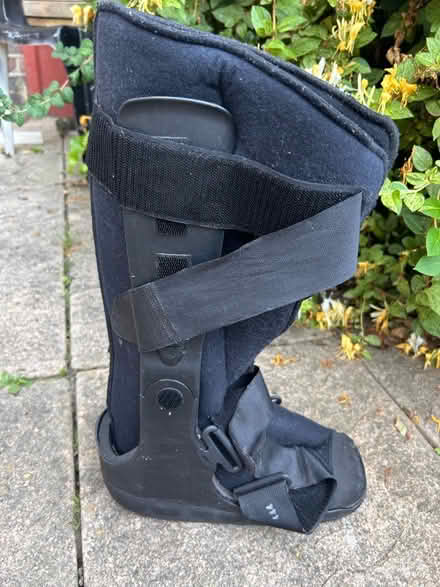 Photo of free Right foot cast boot (Wimbledon SW20) #1
