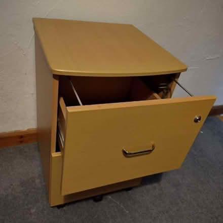 Photo of free A4 filing cabinet - 2 drawers (Kendal LA9) #1
