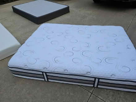 Photo of free Queen mattress, BoxSpring (Farmington Hills 11Mile n Farm) #4