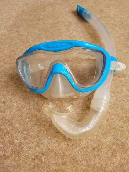 Photo of free Child's mask and snorkel (Wokingham RG40) #1