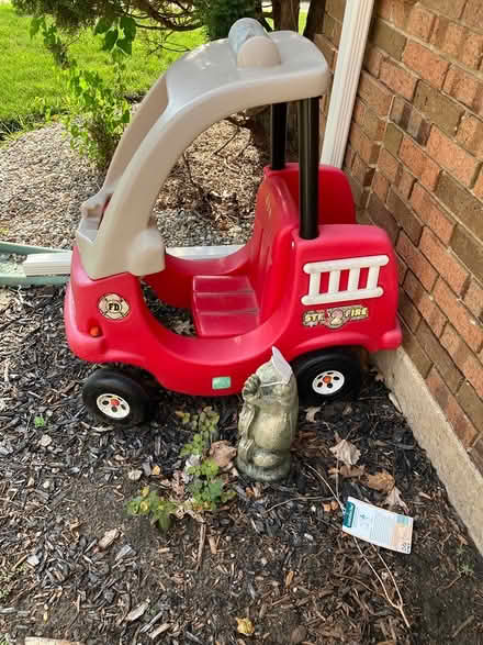 Photo of free Faded little tikes car (75th and ogden) #1