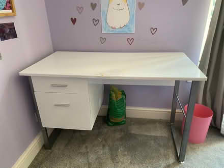 Photo of free white desk (Horsham RH13) #1
