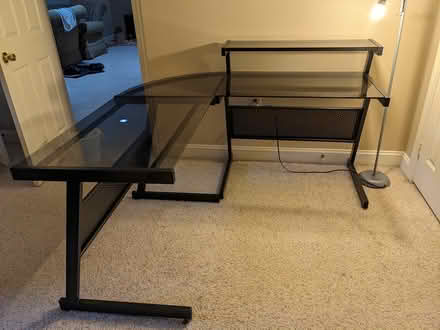Photo of free L-shaped desk (Fairfax (22032)) #1