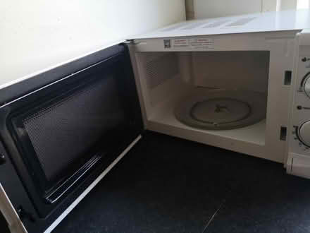 Photo of free Microwave (Brighton, BN2) #3