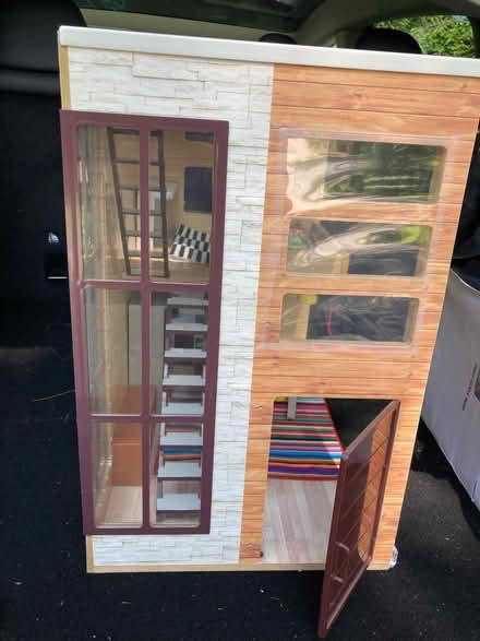 Photo of free Contemporary dollhouse (1:12 scale) (Davis Sq, Somerville) #3