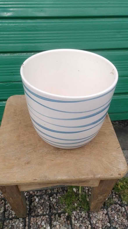 Photo of free glazed pot patterned (Hazel Grove SK7) #1