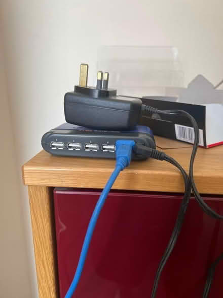 Photo of free Powered USB 2.0 4 port hub (Harley Shute TN38) #1