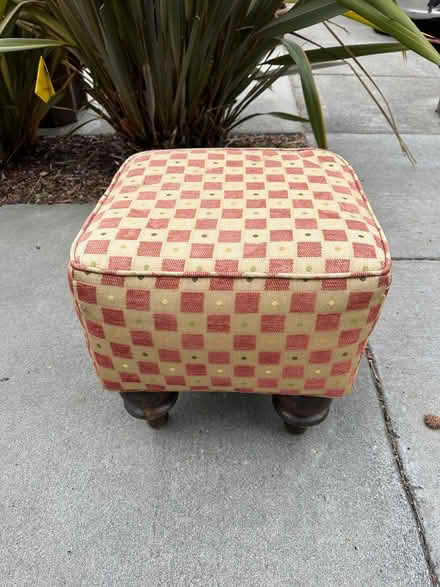Photo of free foot stool (San Rafael-- Bret Harte) #1