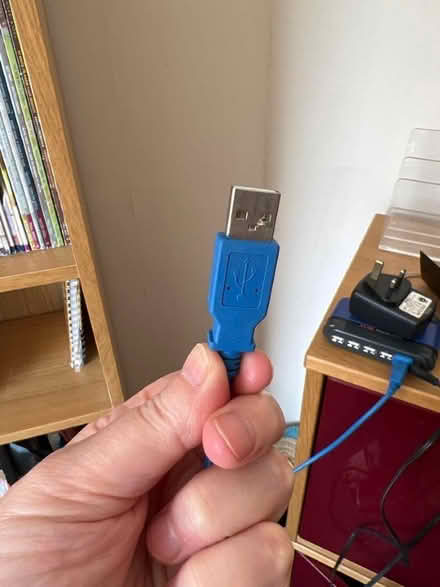 Photo of free Powered USB 2.0 4 port hub (Harley Shute TN38) #2