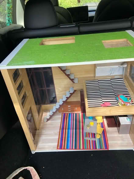 Photo of free Contemporary dollhouse (1:12 scale) (Davis Sq, Somerville) #1