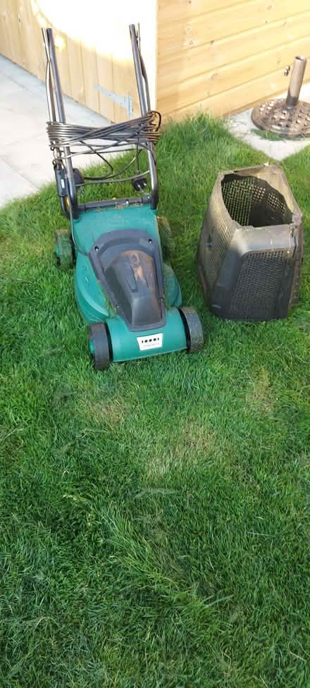 Photo of free Electric lawnmower (Hailsham BN27) #1