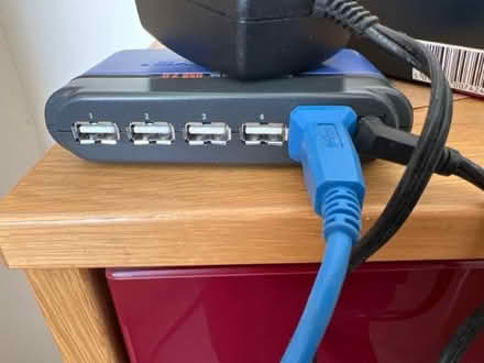 Photo of free Powered USB 2.0 4 port hub (Harley Shute TN38) #3