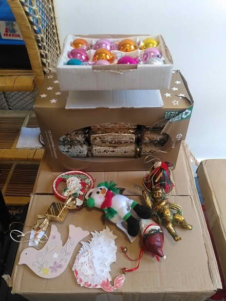 Photo of free Christmas decorations + crackers (N7 Holloway Road) #1