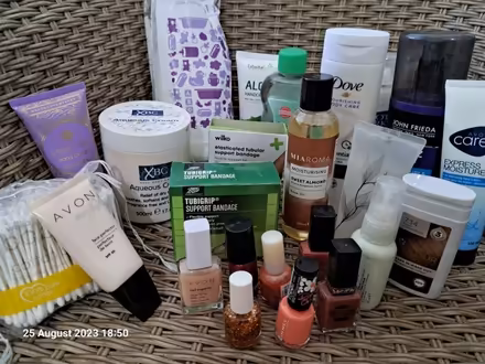 Photo of free Job lot of Toiletries (Leighton Buzzard LU7) #1