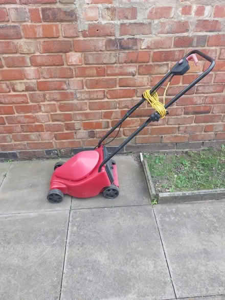Photo of free Electric mower (Nuneaton CV11) #1