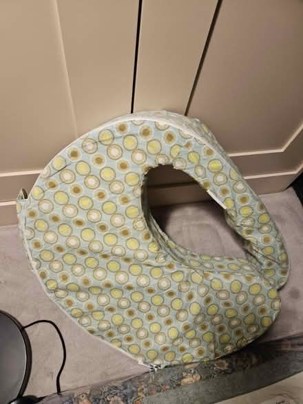 Photo of free breastfeeding pillow (AL1) #1