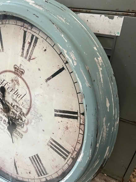 Photo of free Large wall clock (Queensbury NW9) #1