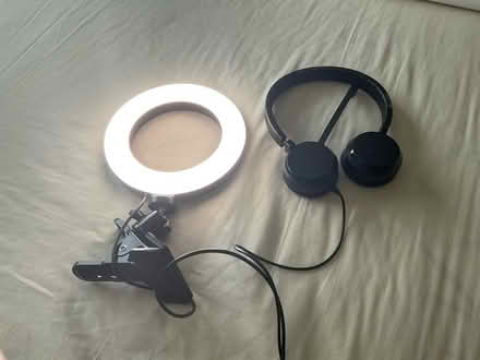 Photo of free USB Ring light & USB Headset (Hooley) #1